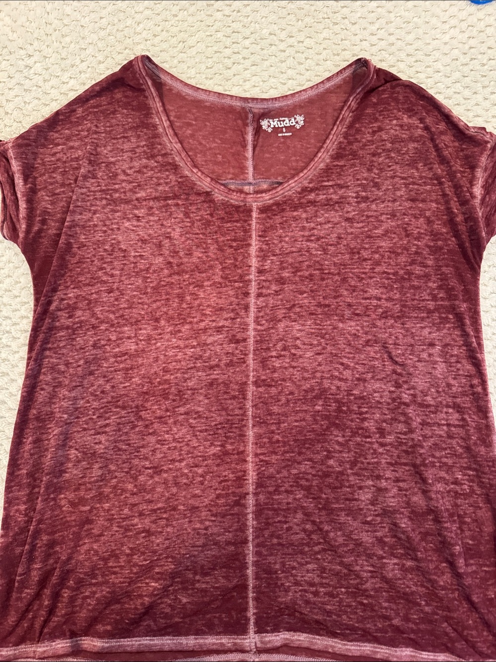 Mudd Short Sleeve Scoop Neck Tee in Burgundy Heather